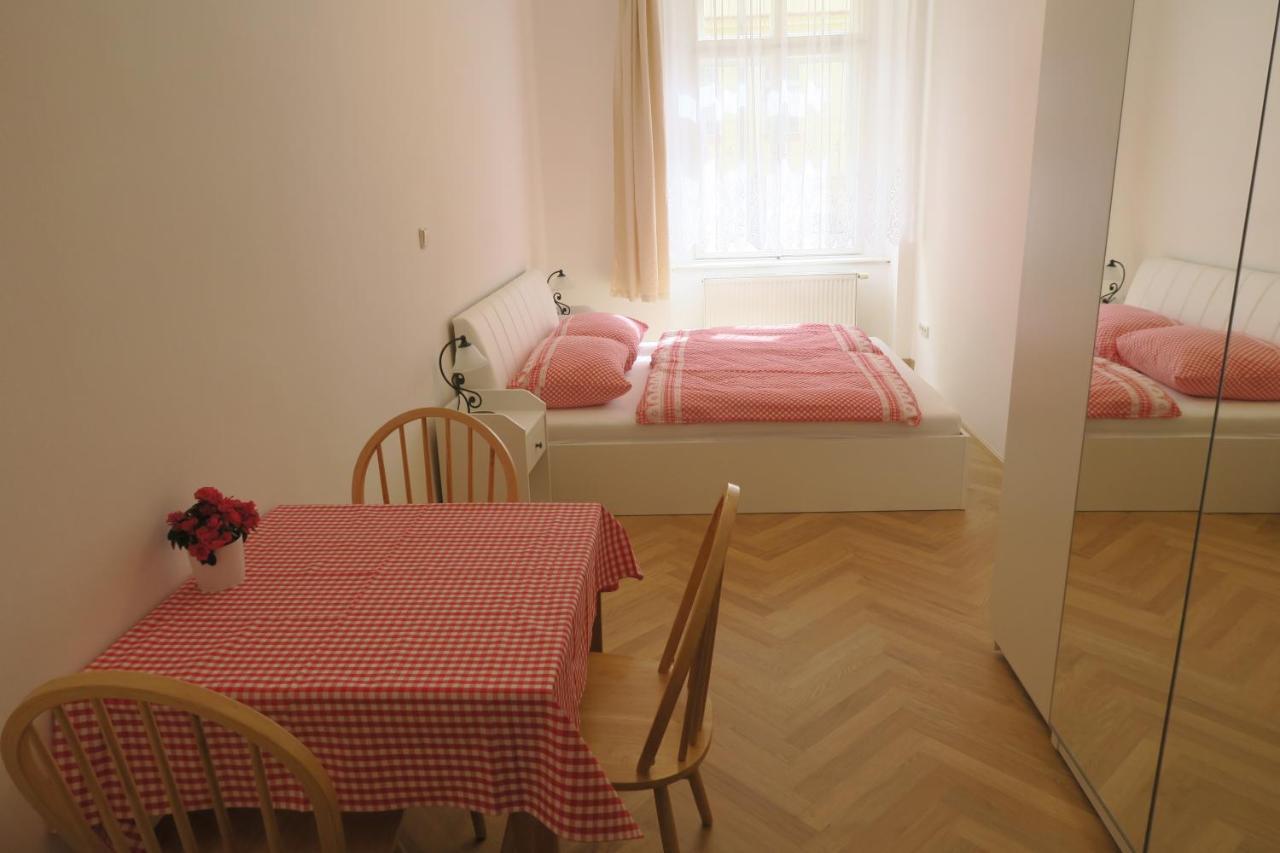 Apartments Near Lesser Town Praga Exterior foto